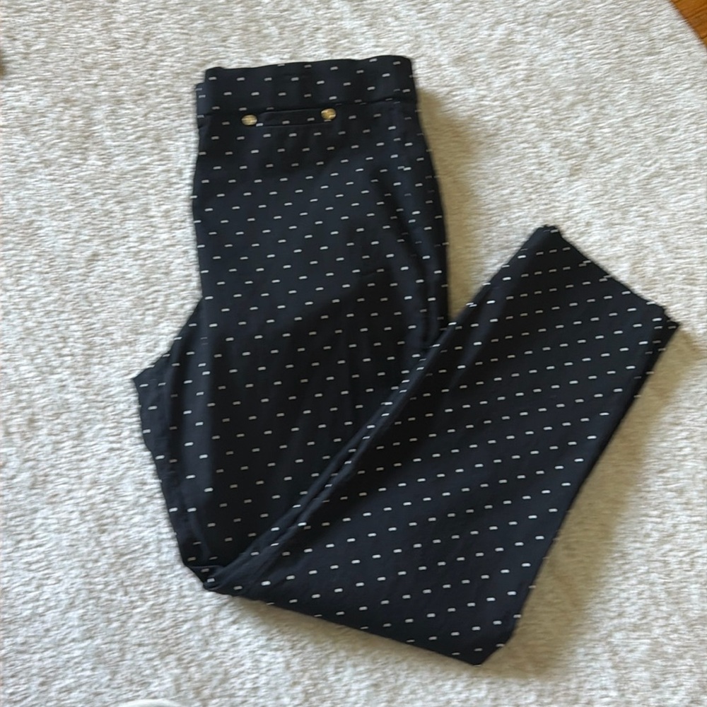 Black stretch capri